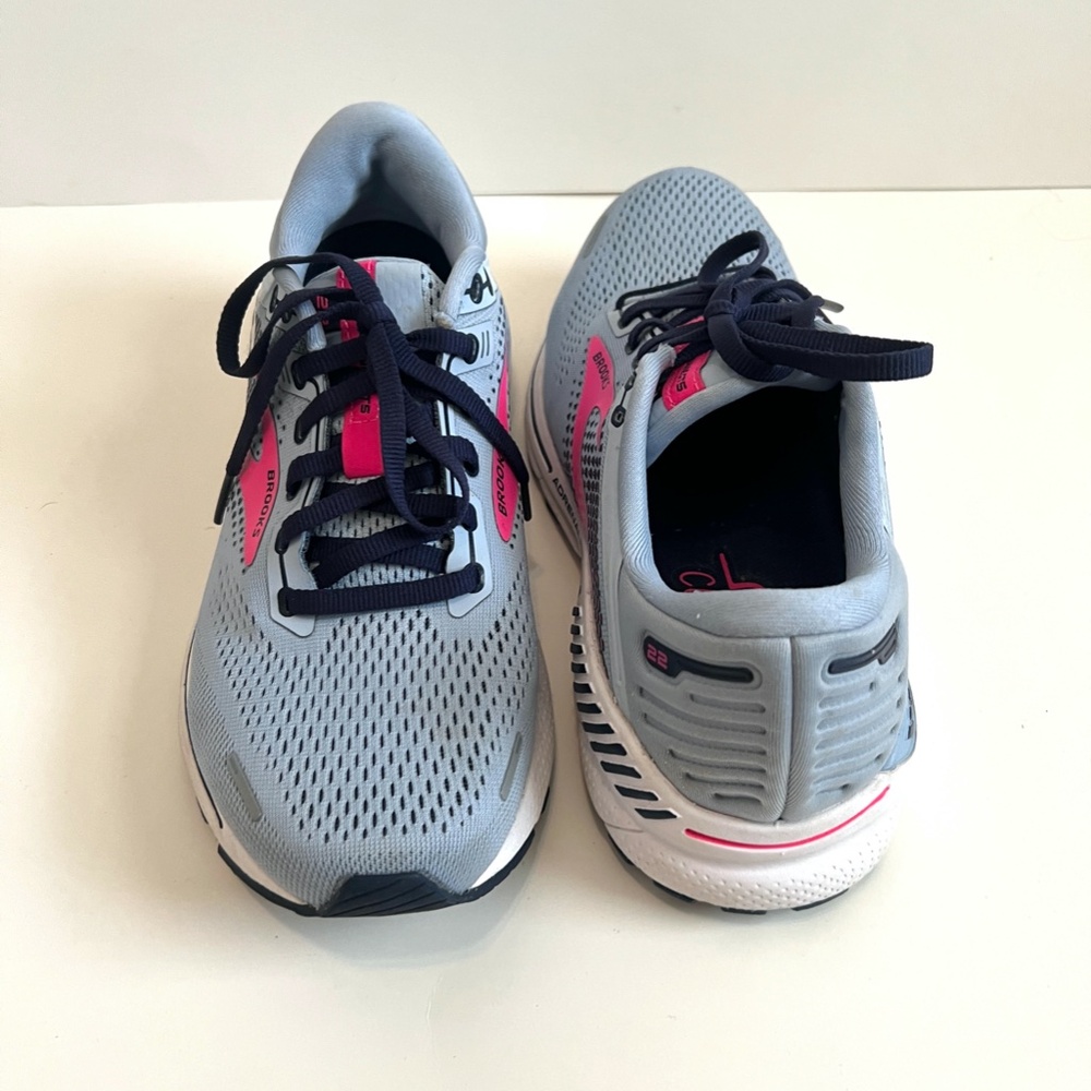 Like New Condition Brooks Women's Adrenaline GTS 22 Running Shoe, Size 9/40.5 EU - Picture 5 of 16